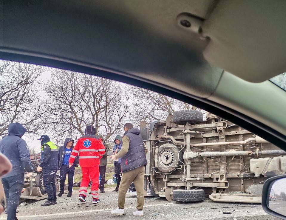 FOTO Accident cu implicarea a două microbuze la Rîșcani Sunt