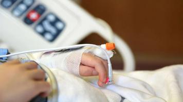 O copilă a murit pe patul de spital, la Dondușeni