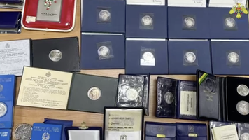 (VIDEO) Monede din argint și cu valoare culturală, depistate într-un bagaj neînsoțit, la vama Leușeni