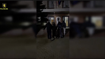 (VIDEO) Doi tineri au furat un catalizator, cauzând victimei un prejudiciu de 20 mii de lei și l-au vândut cu 35 de euro