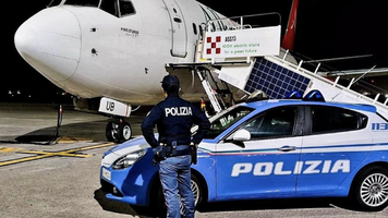 Moldoveancă expulzată din Italia. Dusă la aeroport și urcată în avion de polițiști