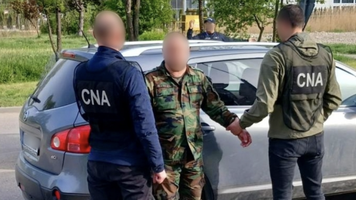 (VIDEO) Militar din Bălți, prins în flagrant cu 1400 de euro