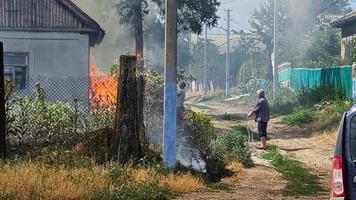 Două persoane din Cantemir, sancționate după ce au dat foc la deșeuri menajere