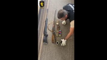 (VIDEO) „Arsenal” ilegal de arme, descoperit de polițiști, la Dorchia