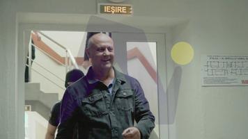 NO COMMENT (VIDEO) Șeful Biroului Vamal Nord, Nicolae Mazanca, cu zâmbetul pe buze în compania mascaților CNA