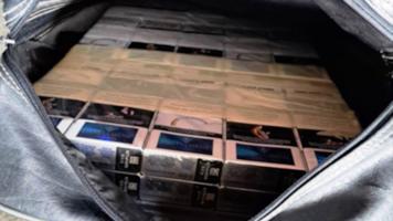 „Parliament” de contrabandă, la Oancea. Șofer moldovean prins cu o valiză plină ochi cu țigări „de acasă”