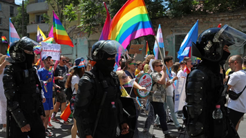 Marșul LGBT s-a soldat cu amenzi pentru doi „tik-tokeri” din Moldova