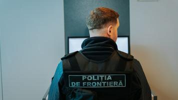 (FOTO) Și-au ticsit bagajele cu țigări și intenționau să ajungă în Europa, dar au fost prinși de polițiștii de frontieră