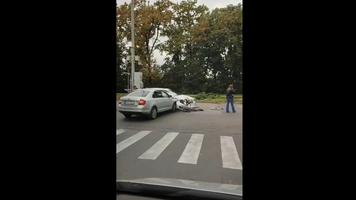 (VIDEO) Două mașini accidentate într-o intersecție din sectorul Rîșcani