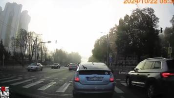 NO COMMENT (VIDEO) // Momentul producerii unui accident în inima Chișinăului, surprins de o cameră de bord