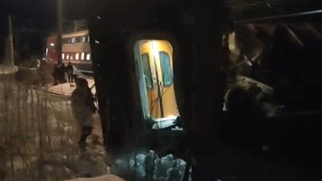 (VIDEO) Accident feroviar, cu implicarea unui tren de pasageri și unul marfar, în Rusia. Sunt victime