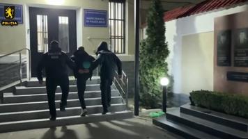 (VIDEO) Polițiștii și procurorii din Bălți au deconspirat activitatea unui grup infracțional specializat în escrocherii