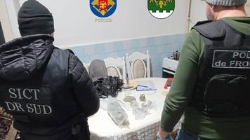 (FOTO) Marijuana de sute de mii lei, depistată de IGPF, la Comrat