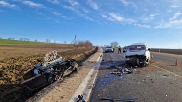 (FOTO) Grav accident, după ce unui șofer i-ar fi stat rău la volan, la Soroca. Sunt victime