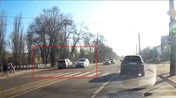 NO COMMENT (VIDEO) Accident surprins de camera de bord a unui automobil pe strada Albișoara