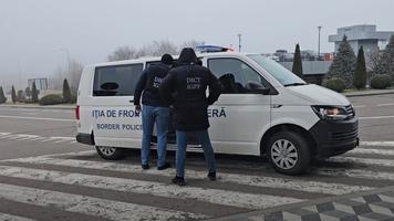 (VIDEO) Ucrainean căutat de Interpol pentru spălare de bani, extrădat din R. Moldova în Germania