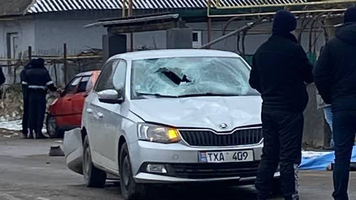 (VIDEO 18+) Bărbat spulberat mortal de o Skoda, la Rezina. Momentul impactului surprins de o cameră de supraveghere