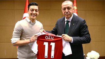 Fostul internaţional german Mesut Özil a devenit membru al Consiliului Central de Decizie al AKP, partidul lui Erdogan