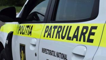 Trei accidente cu implicarea mașinilor conduse de polițiști, în ultimele 24 de ore. Unul „a luat cu asalt” poarta școlii din Țibirica