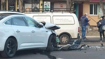 (VIDEO) Două mașini au fost grav avariate pe o stradă din Chișinău