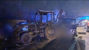 Accident cu implicarea unui microbuz cu pasageri și un tractor, la Sîngera. Sunt victime