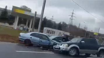 (VIDEO) Accident în lanț, cu implicarea a trei mașini, la Vatra