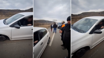 (VIDEO) Şofer prins conducând o maşină fără cauciucuri, pe un drum, în România