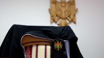 Un magistrat de la Judecătoria Chișinău, trimis de procurori pe banca acuzaților