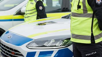 Trei polițiști și o autospecială a INSP, luați la puricat de SPIA, la Orhei. Pentru că nu au găsit nimic, au „confiscat” doar aparatul Drager