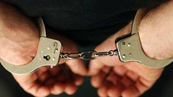 Individ încătușat, după ce a pălmuit un agent de patrulare, la Căușeni