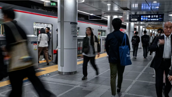 Mai multe persoane rănite la Tokyo, într-un atac cu cuţitul la metrou. Un bărbat arestat