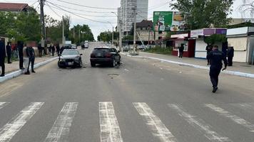 (FOTO) Dublu accident, provocat de un șofer băut, la Comrat. O tânără a ajuns la spital