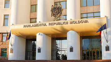 Oficiali britanici, în vizită la Chișinău. Au planificate întrevederi cu șeful legislativului, Igor Grosu