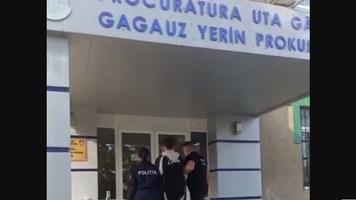 (VIDEO) Escroc la 18 ani în UTA Găgăuzia. Cinci luni le-a trebuit polițiștilor ca să-l prindă
