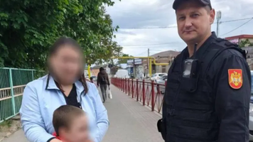 Un carabinier a ajutat un copil pierdut să-și găsească familia, în orașul Bălți