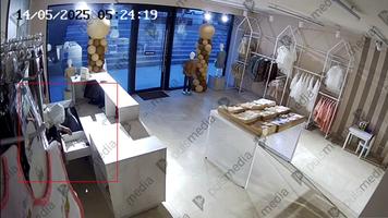 (VIDEO) Hoț ghinionist în Chișinău. Și-a pus poliția pe urmele sale, după ce a fost surprins de camere cum fură bani dintr-un magazin de haine pentru copii