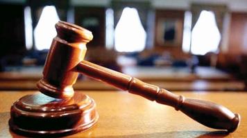 Avocat stagiar condamnat pentru trafic de influență, după ce a vrut să-și facă soția judecător