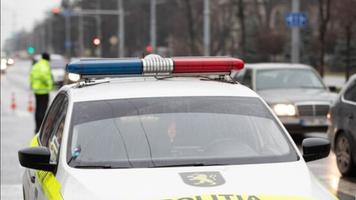 Copil de 4 ani la un pas de a fi strivit de un SUV sub geamurile Consulatului României, la Cahul
