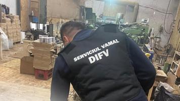 (VIDEO) Fabrică secretă de țigări, deconspirată lângă Chișinău: Timbre false, mii de țigarete, dar și alcool etilic depistate de oamenii legii