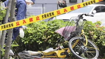 Un pensionar a căzut de la etajul 43 peste un biciclist, la Osaka. Cei doi bărbați au murit
