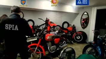 (VIDEO) Percheziții SPIA al MAI într-o schemă de legalizarea frauduloasă a vehiculelor de colecție