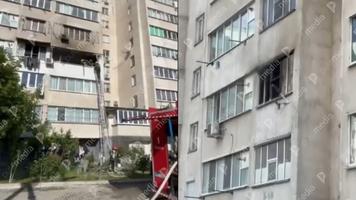 (VIDEO) Apartament cuprins de flăcări în Chișinău. Ar fi fost incendiat chiar de proprietar