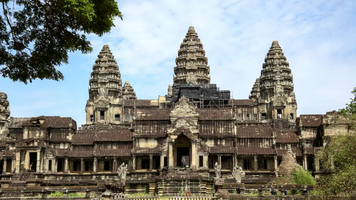 Trei oameni au fost uciși de un fulger care a lovit un templu inclus în Patrimoniul Mondial UNESCO, din Cambodgia