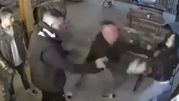 Vulcănești: Agresorul care a bătut o tânără este încă la libertate. Fratele acestuia, încătușat după ce a amenințat-o