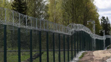 Finlanda a finalizat construcția primilor 35 km de gard la granița cu Rusia