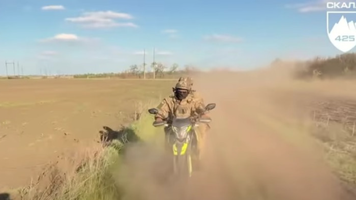 (VIDEO) „Cavaleria” războiului modern. Ucraina a anunțat formarea primei companii de atac pe motociclete. Cum va acționa
