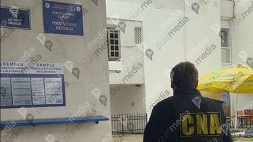 BREAKING NEWS // CONFIRMAT (FOTO) Mascații CNA au dat buzna dis-de-dimineață în Postul Vamal Leușeni. Mai mulți vameși reținuți pentru acte de corupție