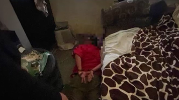 (VIDEO) O speluncă de droguri a fost deconspirată de polițiști într-un apartament din sectorul Rîșcani al capitalei