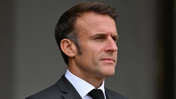 Macron îi cere noului președinte al Poloniei să sprijine construirea unei Europe care 'respectă statul de drept'