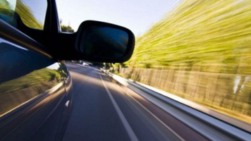 Un șofer riscă să rămână pieton, după ce a fost prins circulând cu 152 km/h